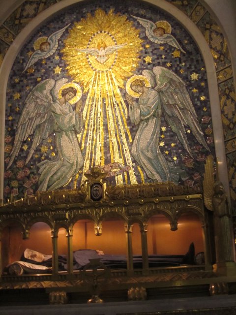 46-paris-chapel-of-the-miraculous-medal