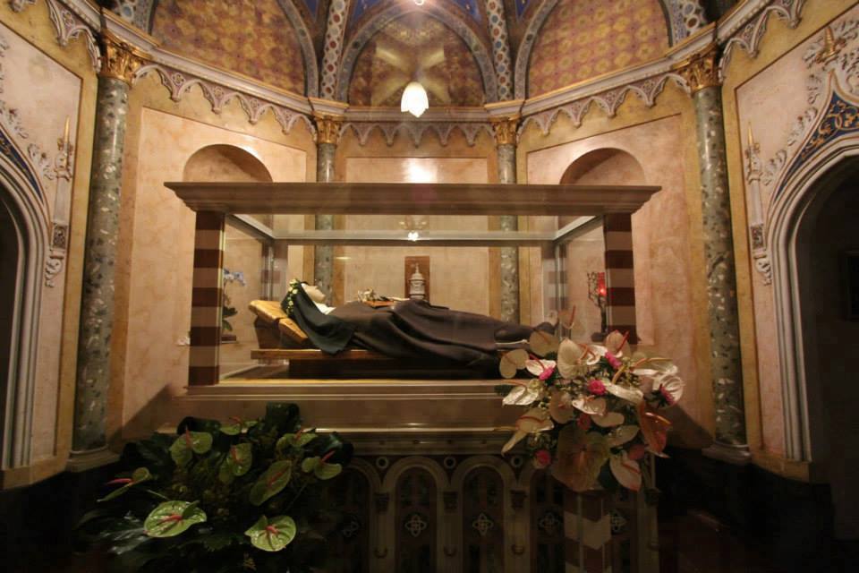St-Clare-of-Assisi-relic