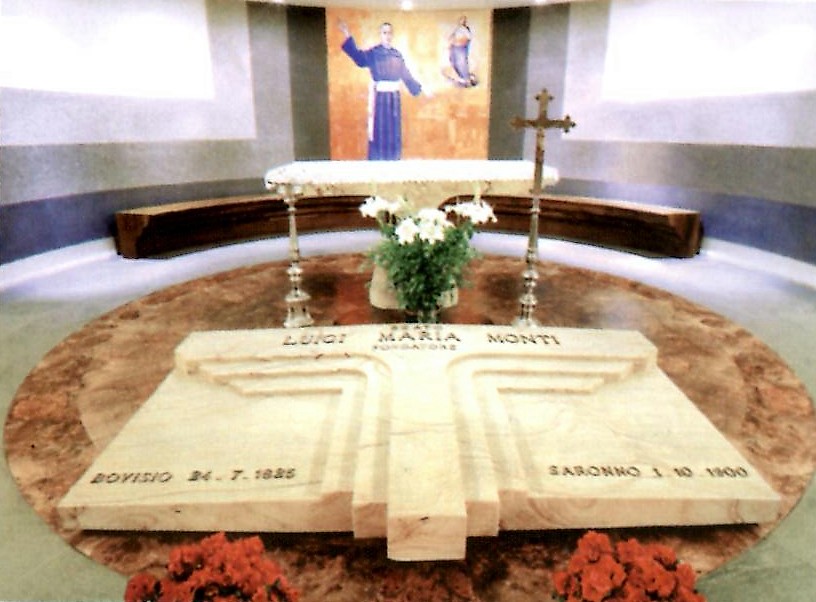monti_saronno-the-crypt-where-lies-the-venerated-remains-of-blessed-luigi-monti-on-the-back-wall-mosaic-2009-realized-by-amedeo-brogli