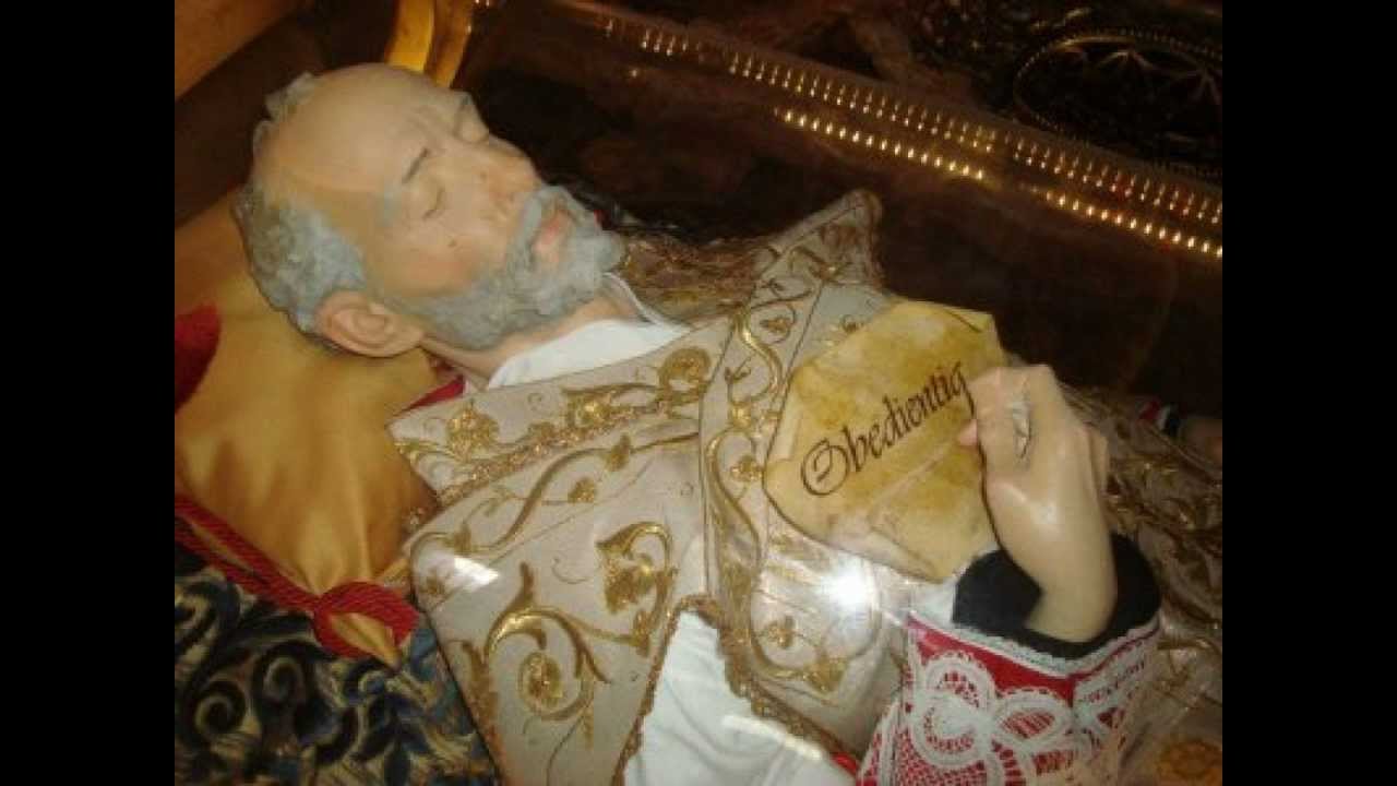 st john leonardi relics close-up