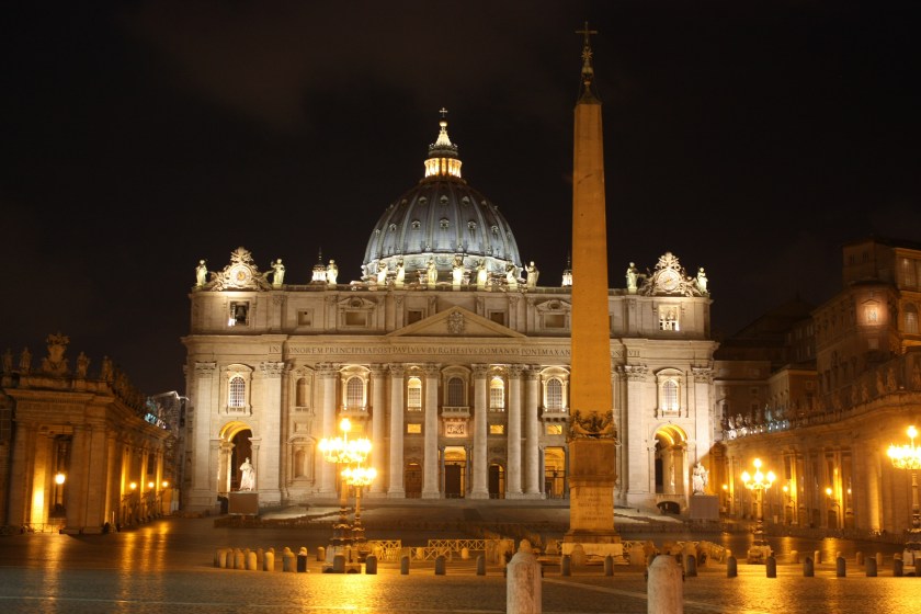 Basilica_di_San_Pietro_(notte)