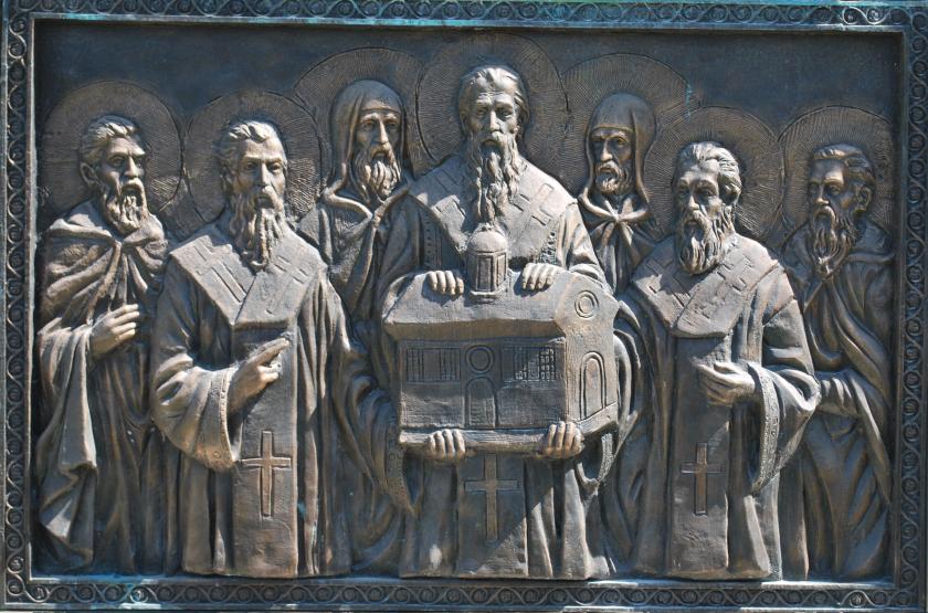 Monument_of_Saints_Cyril_and_Methodius_in_Skopje_03
