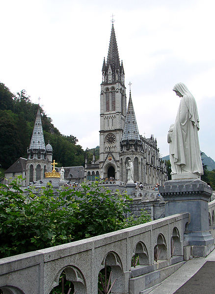 438px-Lourdes_ND_Rosaire_03