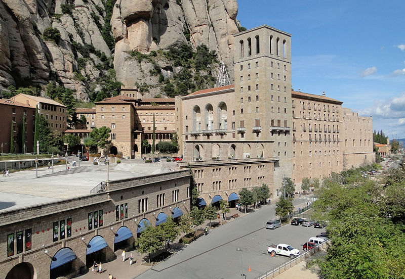800px-Abbey_of_Montserrat_02