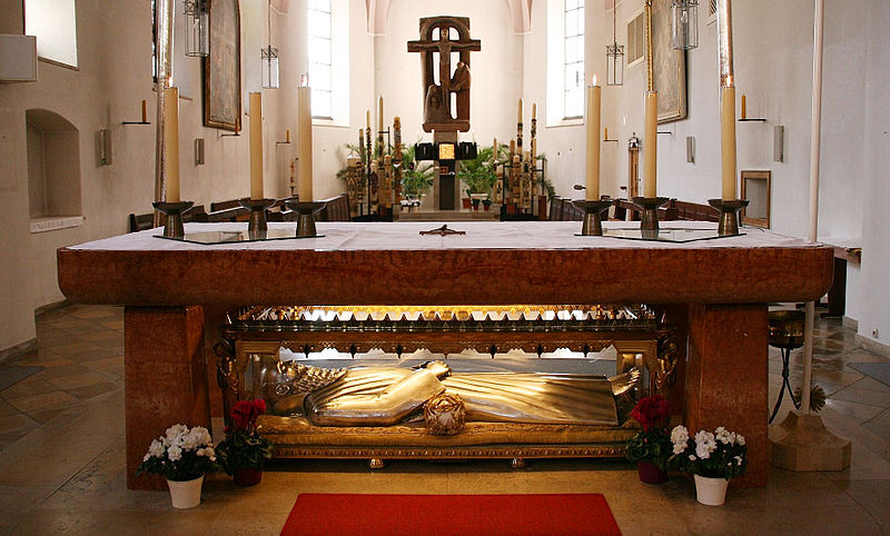 800px-Reliquienschrein_Heiliger_Konrad_von_Parzham