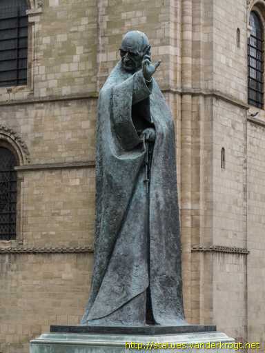 st richard statue 2