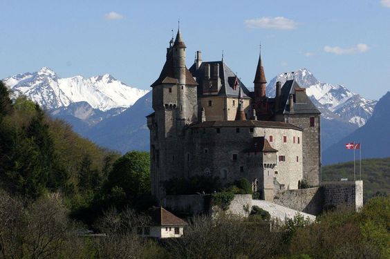 CHATEAUX MENTHON - ST BERNARD