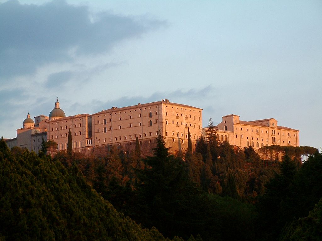 1024px-Monte_Cassino_Opactwo_1