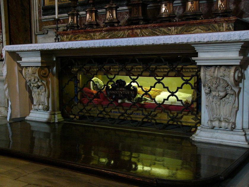 Tomb_of_Innocentius_XI_in_the_Chapel_of_St._Sebastian_of_Saint_Peter's_Basilica