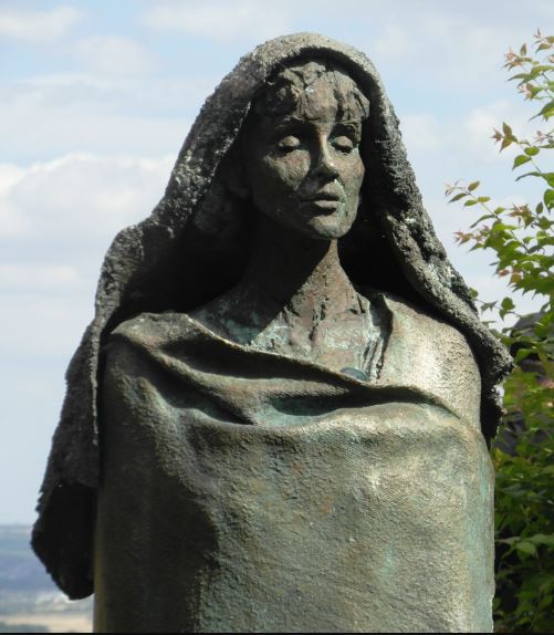 hildegard statue