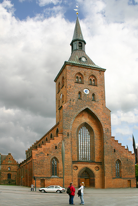 Sankt_Knuds_Kirke_Odense.jpg