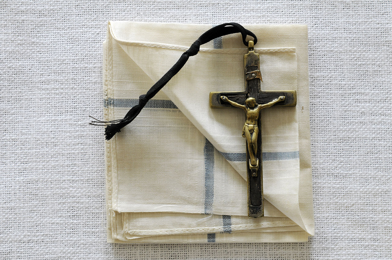 1280px-MariaBernardaBrustkreuz