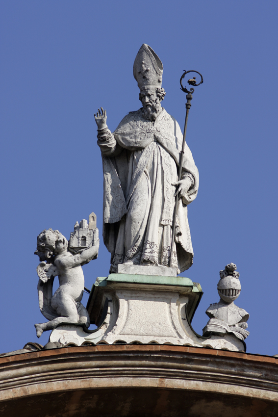 st proper statue
