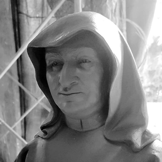 bl anne marie lg statue face.jpg