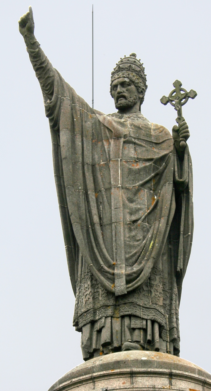 bl urban II statue.jpg