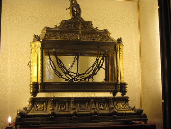 casket-with-st-peter chains.jpg