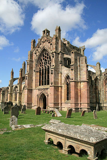 Melrose_Abbey_from_the_burial_ground_-_geograph.org.uk_-_781601.jpg