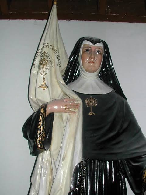 st maria michael statue