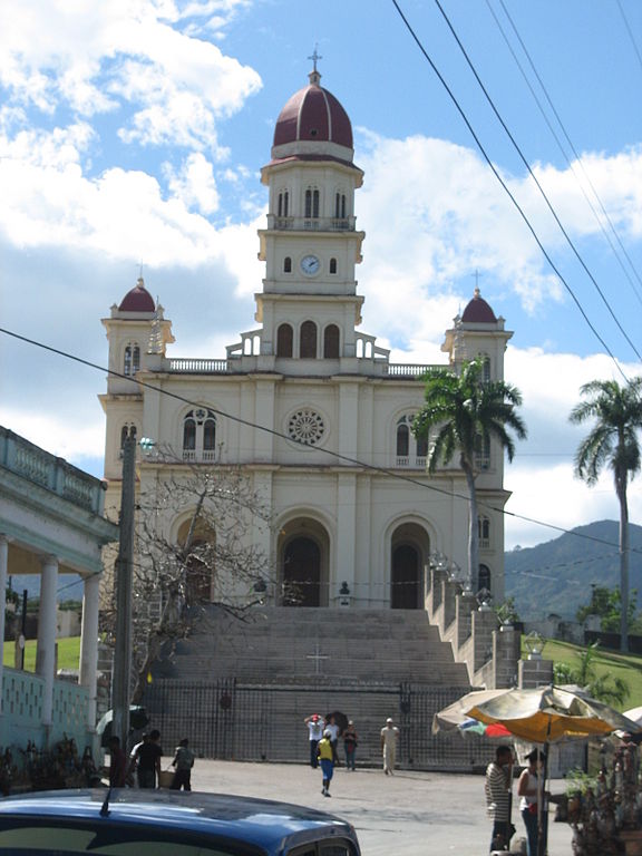 576px-Iglesia_El_Cobre_Santiago_de_Cuba_2.jpg