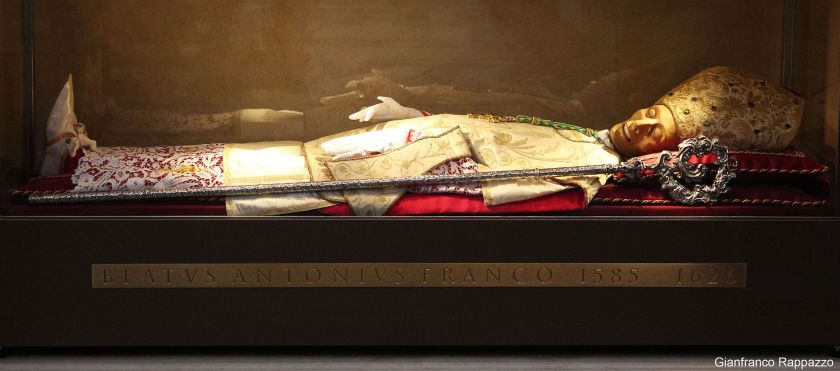 bl antonio franco - Simulacro_contenente_il_corpo_incorrotto_Mons