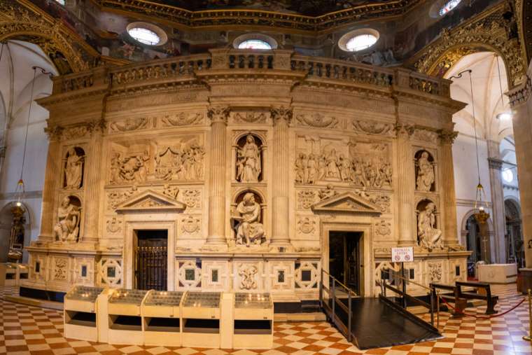 The_Holy_House_of_Our_Lady_in_the_Shrine_of_Loreto_Credit_Tatiana_Dyuvbanova__Shutterstock_CNA