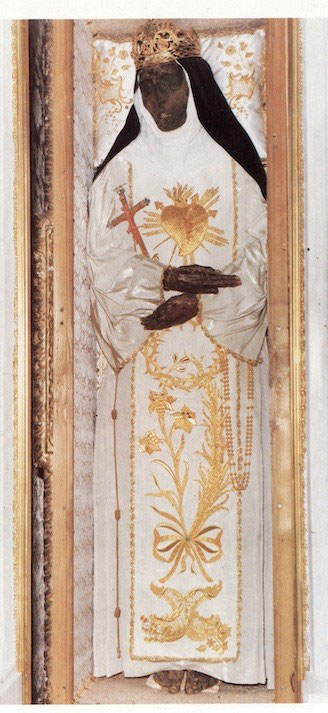corpo-mummificato-santa-eustochia-smeralda-calafato-messinac-clarissa-incorrotto