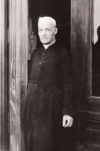 st brother_andre_st the door