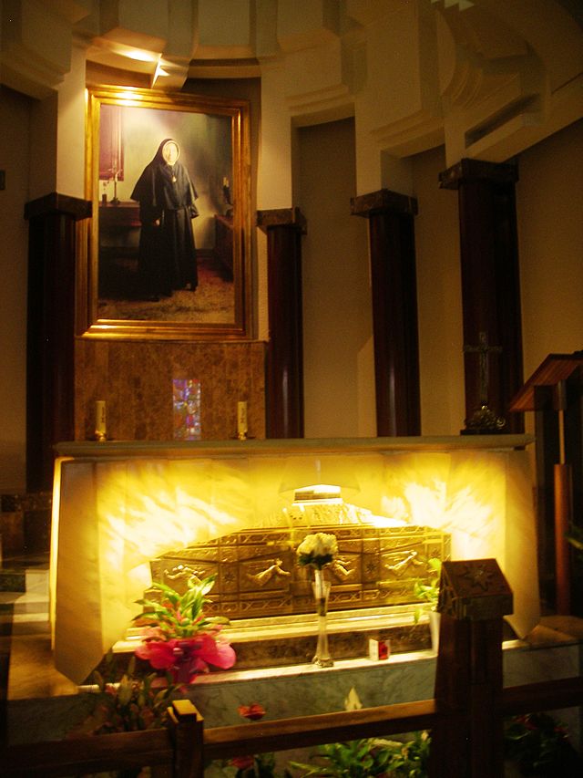 st GenovevaTorres-Sepulcre shrine.JPG