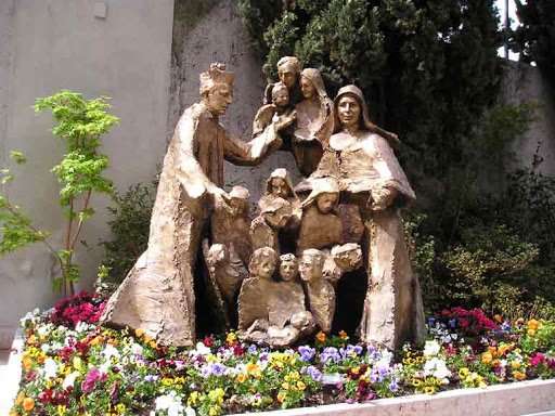 bl maria domenic statue with co-founder bl