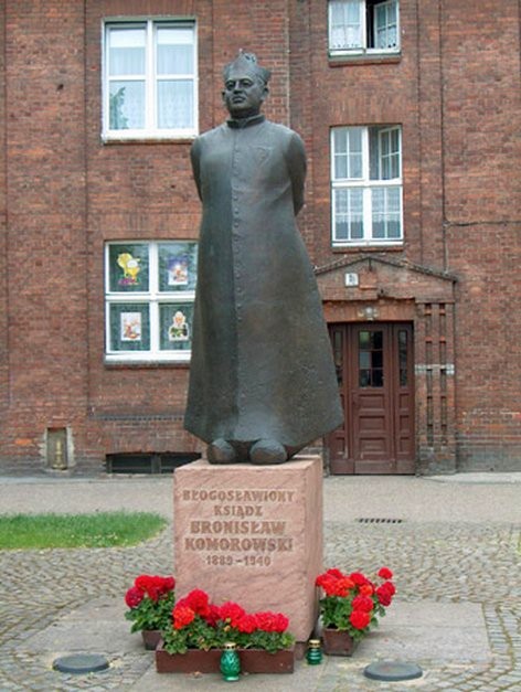 bl bronislaw monument
