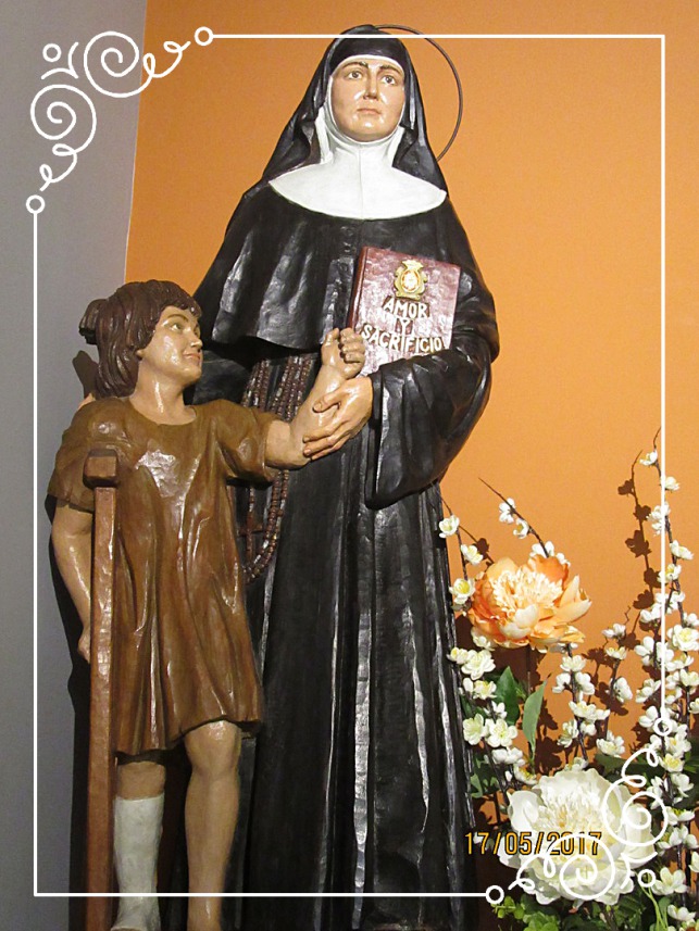 st maria josefa statue with child
