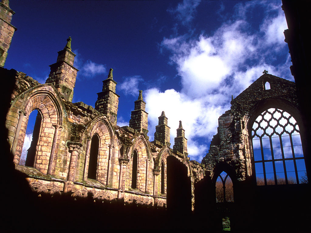 1024px-Holyrood_Abbey_-_Edinburgh