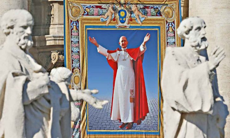 Paul-VI-tapestry-canonisation 744x448