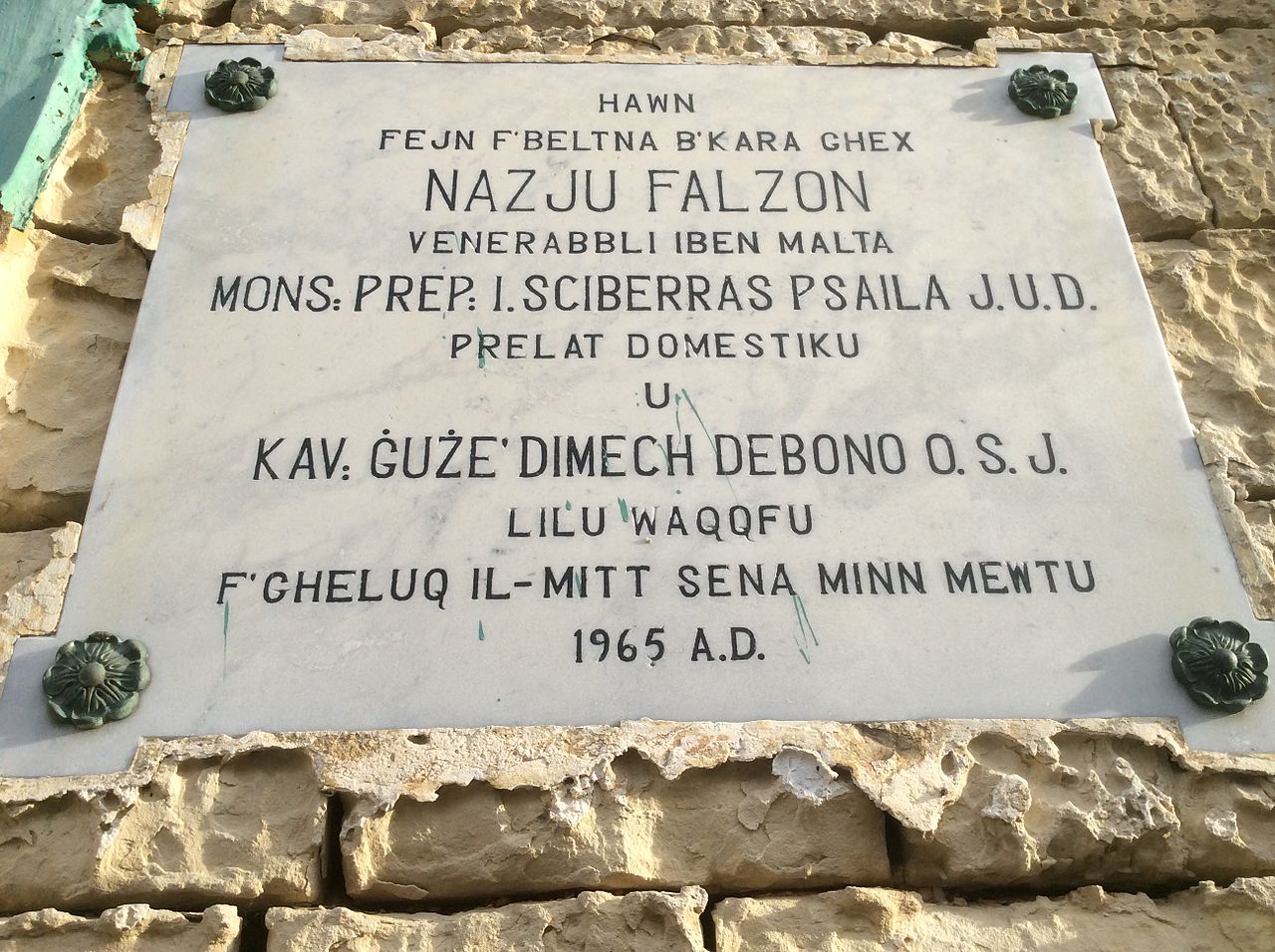 bl Nazju_Falzon_Plaque_on_his_palace.jpeg plaque
