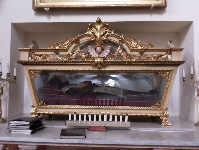 Urna_con_il_Beato_Arcangelo_Placenza_da_Calatafimi_-_Chiesa_di_Santa_Maria_di_Gesù_(Alcamo)